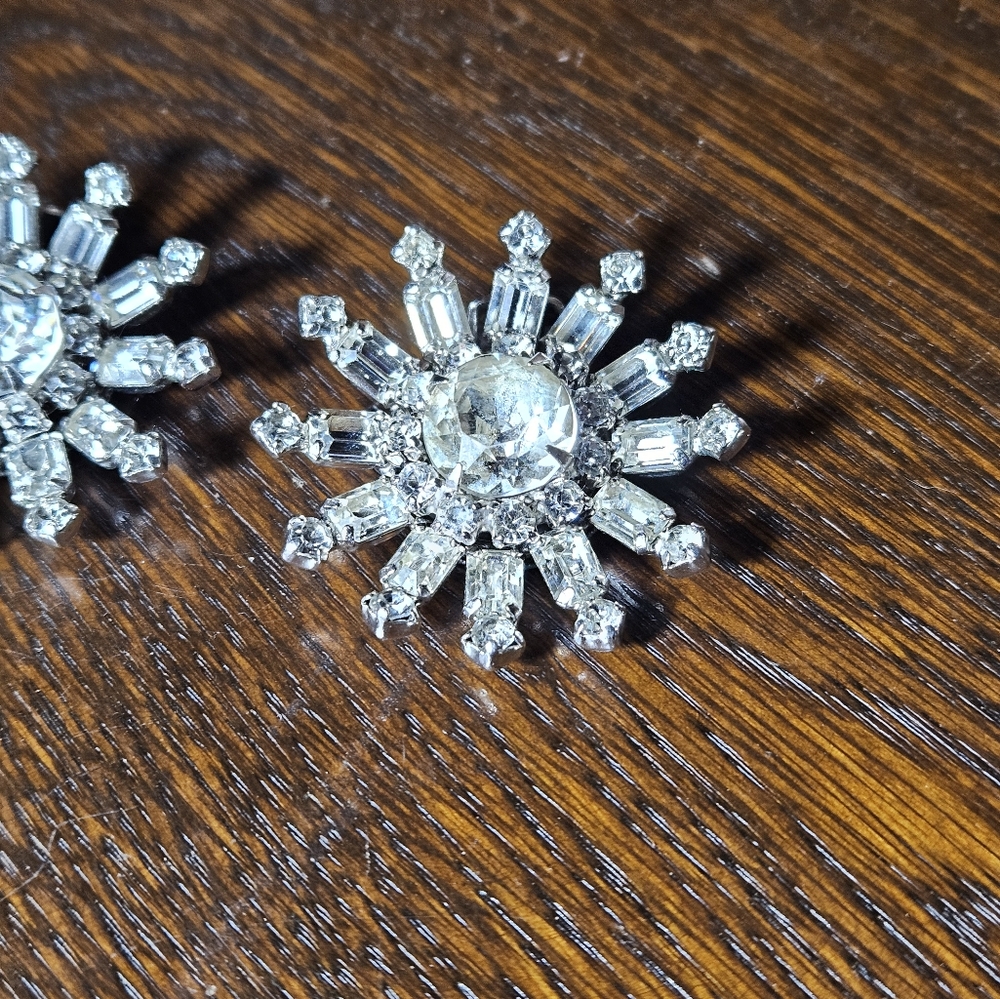 Elegant Silver Crystal Starburst Clip On Earrings. - Picture 4 of 6